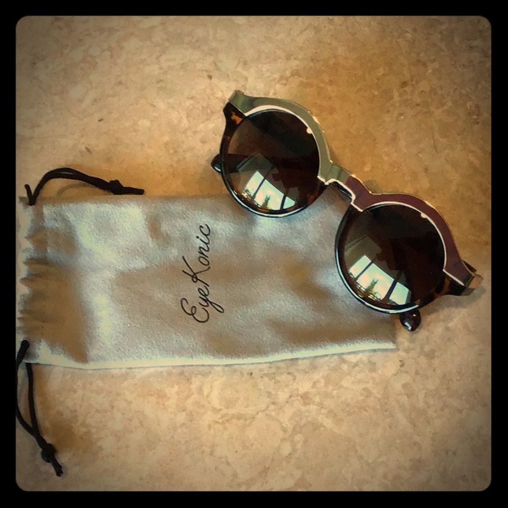 NWOT Round Tortoiseshell and Gold Sunglasses